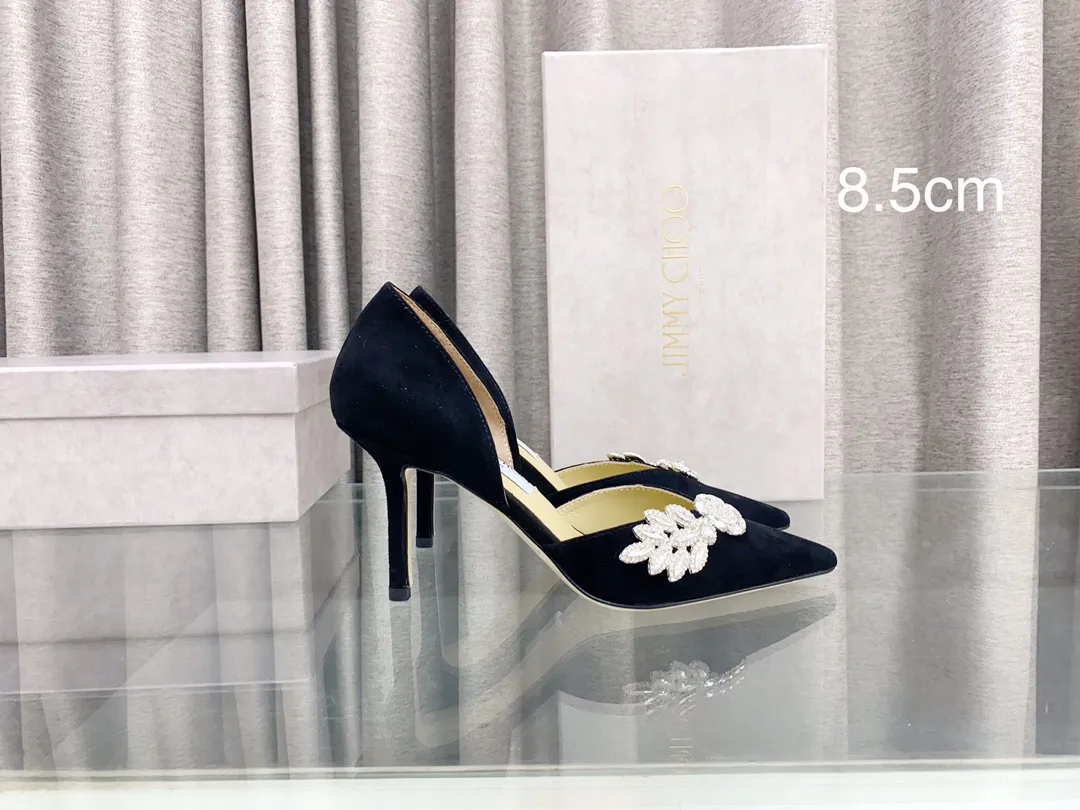 👟👟Ex-factory price 600👟👟 JIMMY CHOO Jimmy Choo counter new leaf diamond hollow shoes 👠 (high quality) 🌈Material: imported cashmere, lining sheepskin ✔️Original customization of rhinestones ➰Italian leather outsole ✨Heel height: 8.5cm/10cm ✨Number of codes: 35~39 (34, 40, 41, 42 are custom-made and cannot be returned or exchanged)